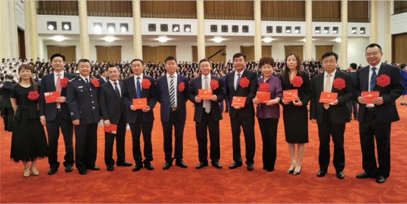 成都市公共卫生临床医疗中心党委书记徐鸿(左4).jpg