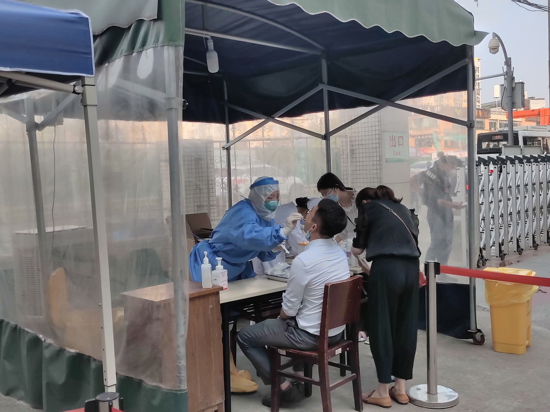 门急诊党支部为核酸筛查在综合门诊增设绿色通道.jpg